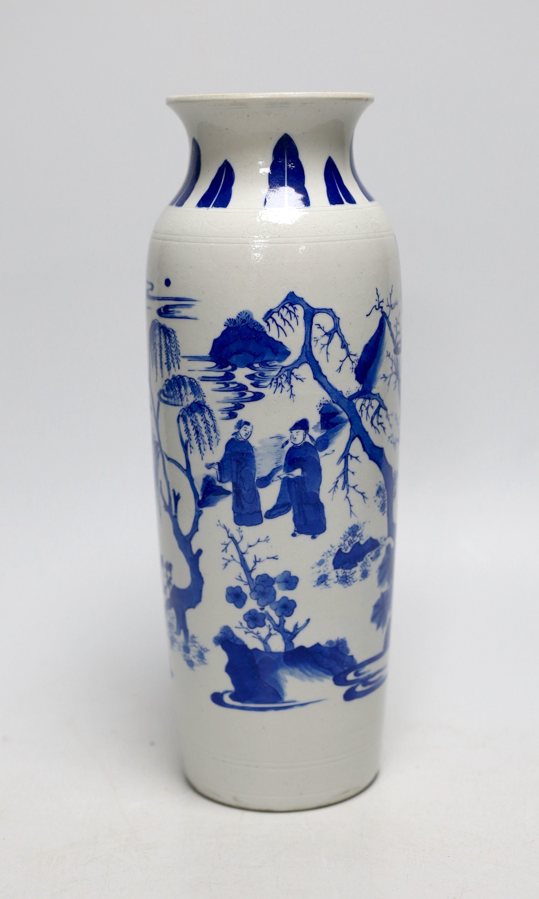 A Chinese blue and white sleeve vase. 26cm tall